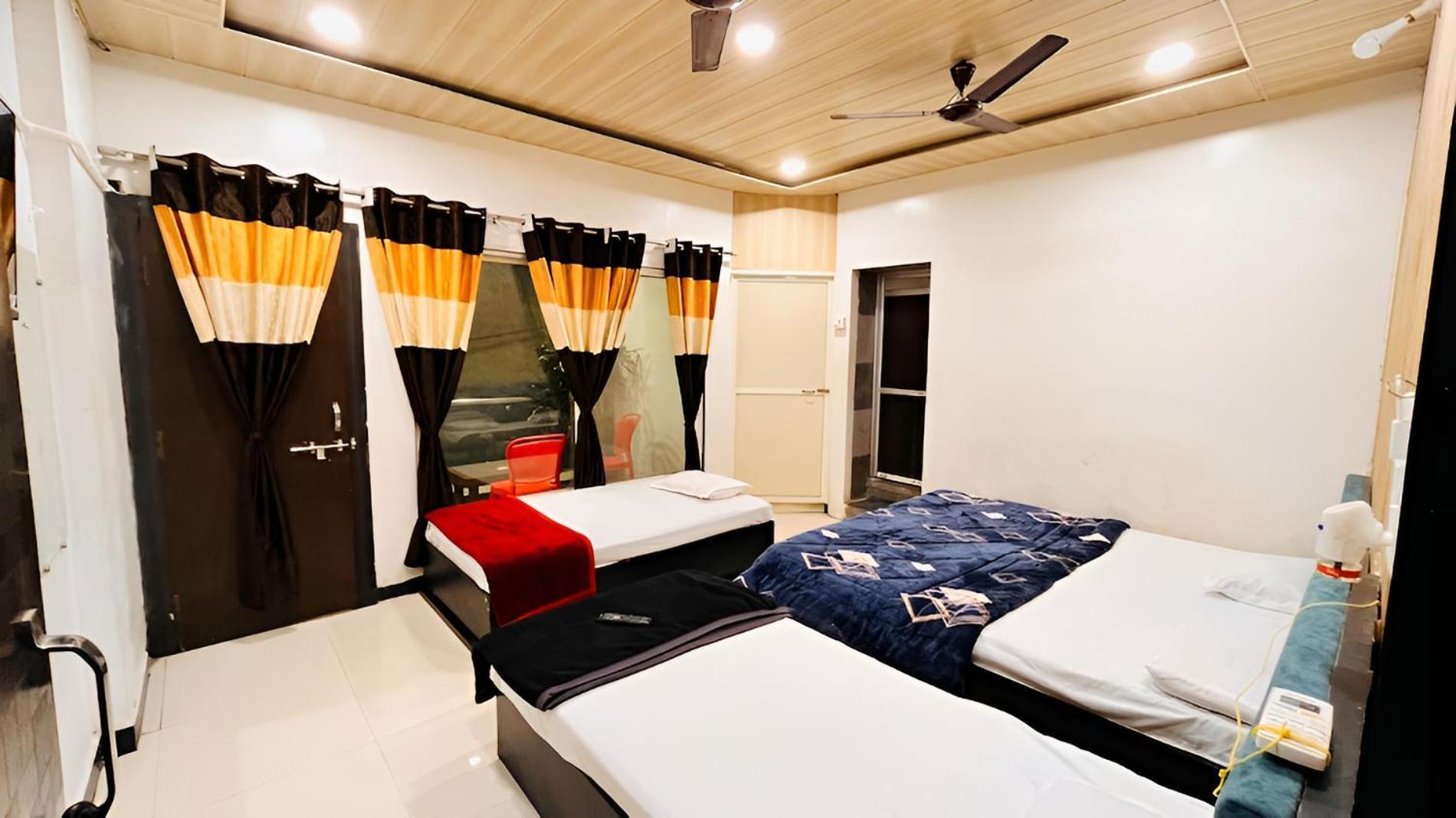 Pallav Guest House Удджайн Екстер'єр фото